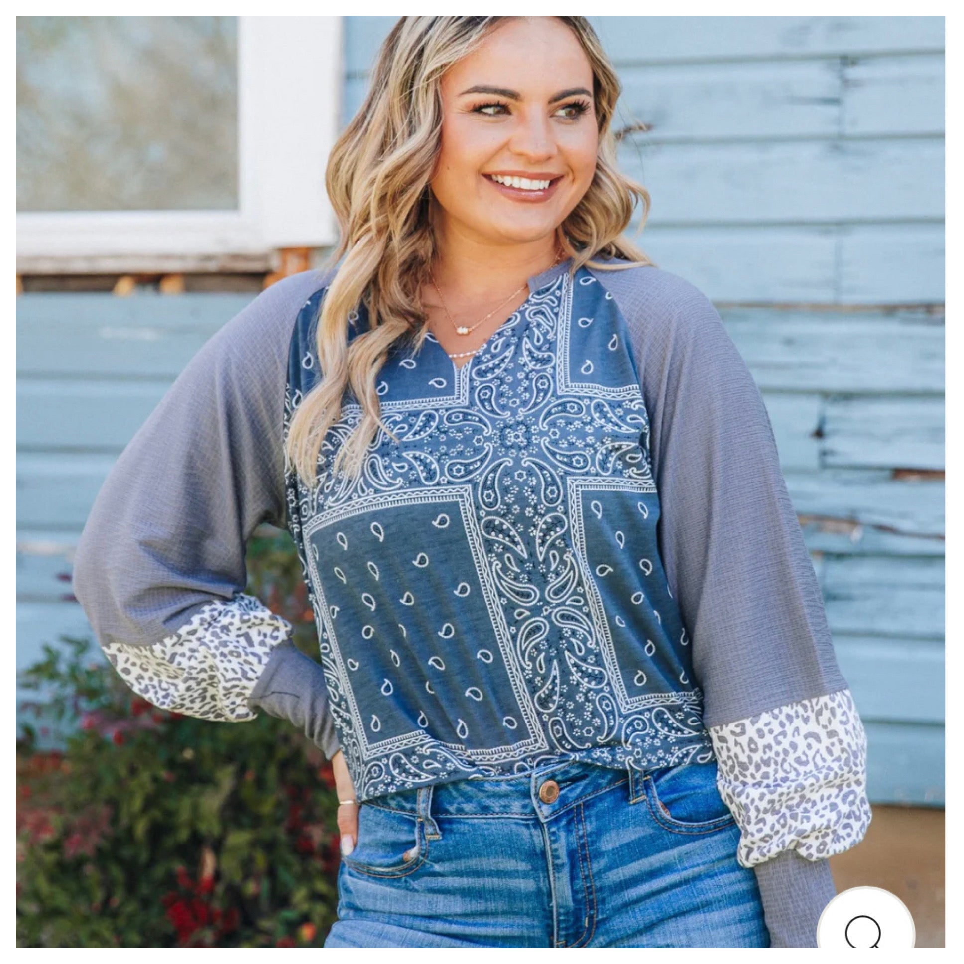 COUNTRY CHARM TOP IN GREY